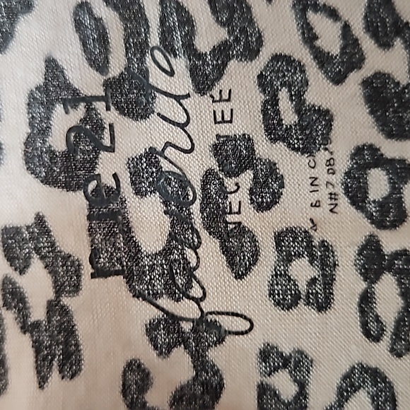 Rue 21 Favorite Animal Print V-Neck Tee Size Large - Picture 8 of 11